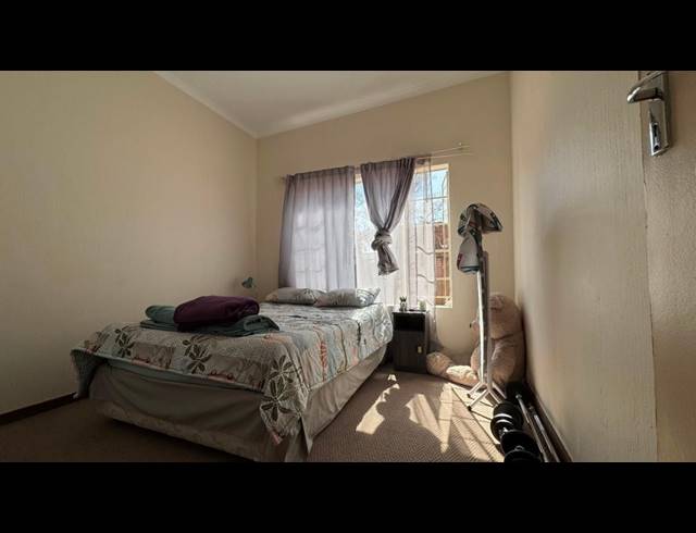 2 bed property to rent in WILLOW PARK MANOR